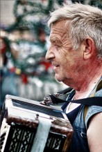 Accordionist / ***