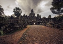 walk on the Angkor / ***
