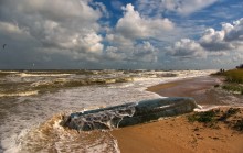 The sea is worried again ... / ***