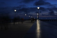 Shadows on the pier / ***