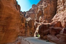 Walking in Petra / ***