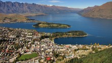 Charm Queenstown / ***