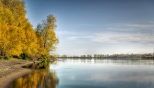 Golden Autumn on the River. / ***