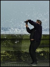 PHOTOGRAPHER AND STORM 2 / ****************