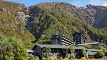 Hotel in the mountains of New Zealand / ***
