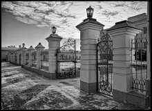 Entrance of the Palace of the governor. February / ***