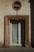 Door / ***