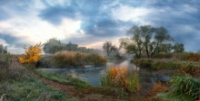 Morning of the Autumn River / ***