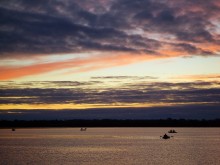 Fishermen welcome the dawn / ***