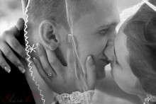 Kiss / ***