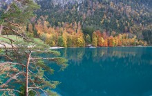 Alpine lake. / ********