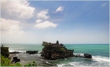 The temple of Tanah Lot. / ***