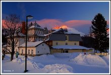 Hotel on the Lake / ***