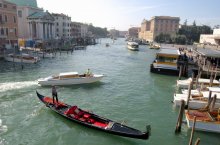 near the railway station in Venice / ***