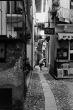 Narrow street / ***