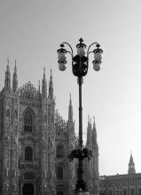 Street lights in Milan / ***