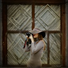 a girl with a camera / http://vkontakte.ru/id17373439
