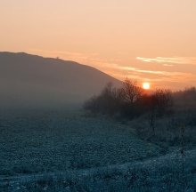 where the sun wakes up ... / ***