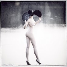 The girl in the hat) / ***
