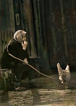 old woman and a hen / ***