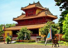 The temple complex of Tu Mieu in Hue / ***