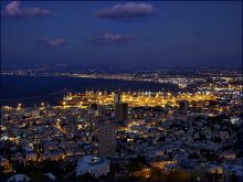 Haifa in the evening. / ***