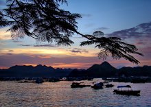 Sunset on the island of Cat Ba / ***