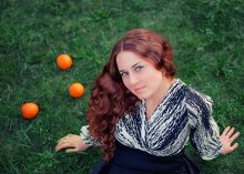 A woman with oranges / ***