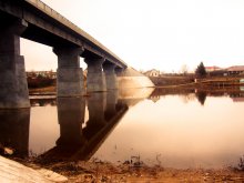 Under the bridge / ***