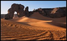 Stone Arch Sahara. / ***