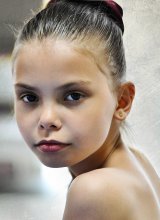 Children look &quot;Valeria&quot; / *********