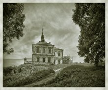 The road to the castle / ******