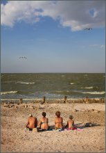 We and the sea, or a family portrait on the beach ... / ***