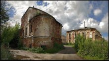 Ruins Vvedensky nunnery in Tikhvin / ***