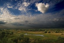 there is a thunderstorm hanging about / ***