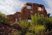 prison castle ruins / ...