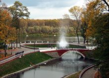In the autumn park / ***