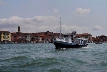 Against the background of Venice / ***