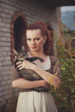 Girl with a cat / ***