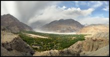 Pakistan, the Valley of the drop. / ***