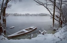 Toy boat / ***