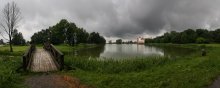 On the pond at the Mir Castle / ***