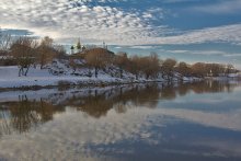 on the banks of the old town / ***