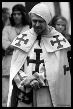 Teutonic priest / ***