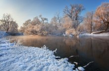 Frosty river / ***