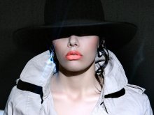 Lips under his hat / ***