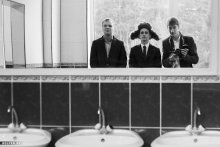 Portrait of a mirror in the toilet! / ***