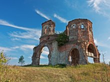 The old church / ***