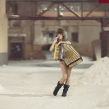 play the accordion / re-post 2011