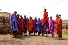 Maasai dancing / ***